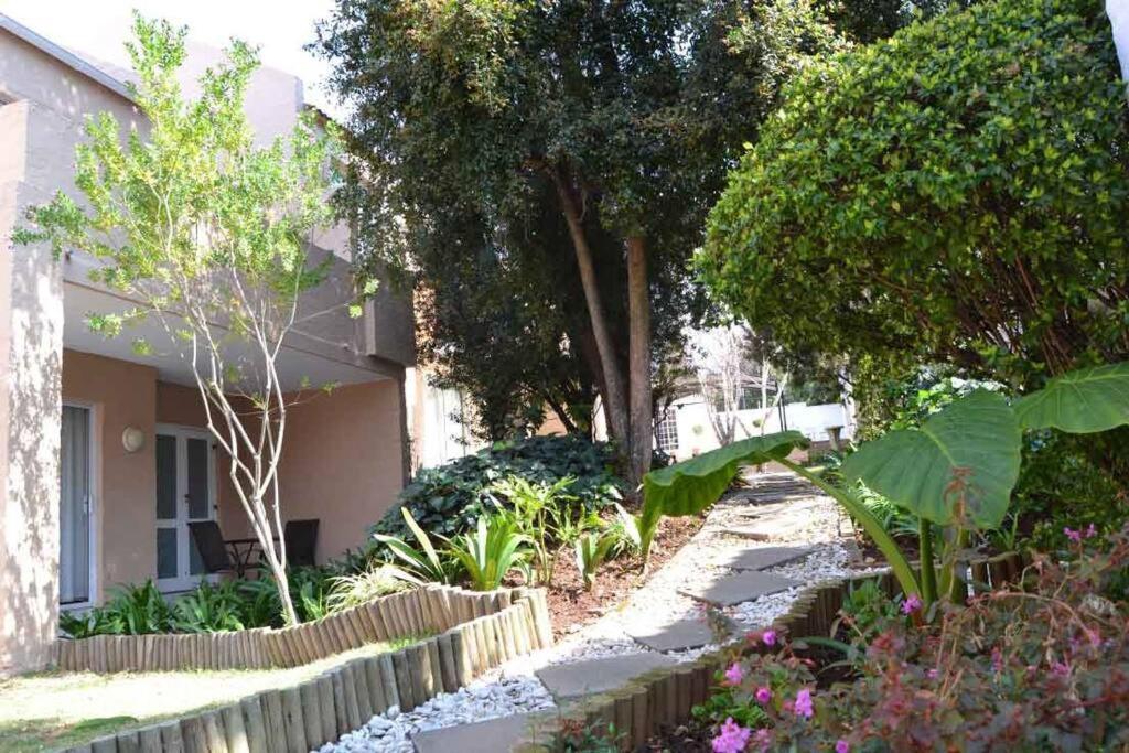 Daisy St -One Bedroom Apartment Joanesburgo Exterior foto